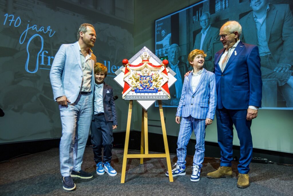 Bij Koninklijke Beschikking Hofleverancier